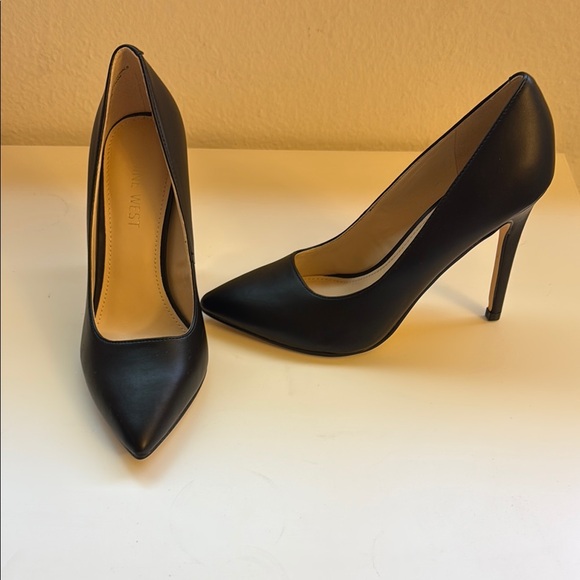 Nine West Classic Black Heels - Picture 1 of 2
